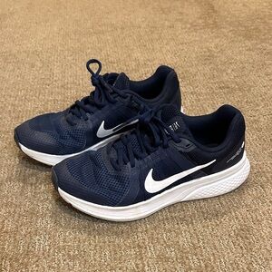 Men’s Nike Run Swift 2 in “Midnight Navy” and “White”